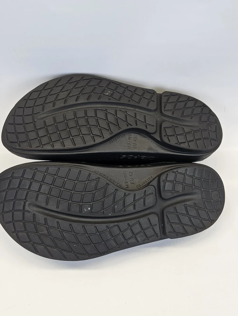 OOFOS OOahh Slide Sandals Black Recovery Comfort Mens 9 Womens 11 EU 42